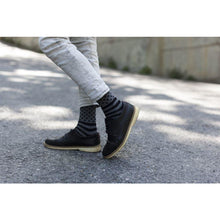 Load image into Gallery viewer, Men&#39;s Stone Dot Stripe Socks