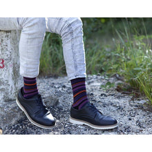 Load image into Gallery viewer, Men&#39;s Garnet Stripe Socks