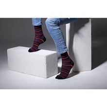 Load image into Gallery viewer, Men&#39;s Garnet Stripe Socks
