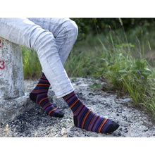 Load image into Gallery viewer, Men&#39;s Garnet Stripe Socks