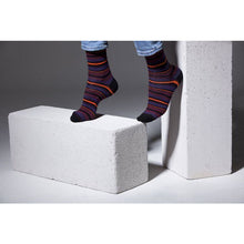 Load image into Gallery viewer, Men&#39;s Garnet Stripe Socks